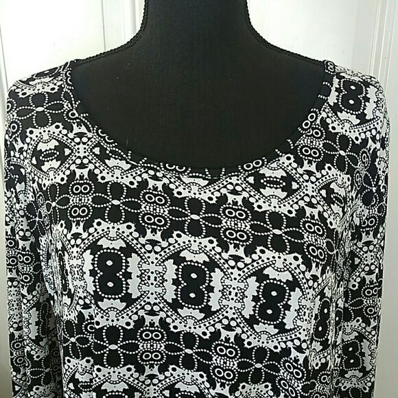 Three Seasons black and white maternity dress - Picture 2 of 7